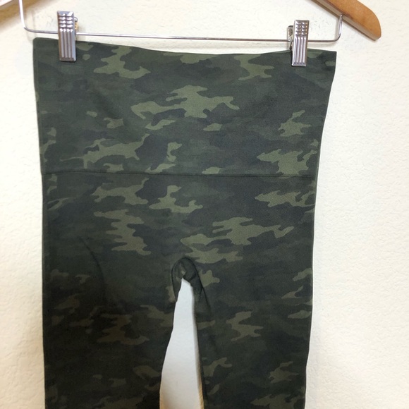Spanx Camo Green Seamless High Waisted Leggings Size Medium NWT does not fit me - Picture 4 of 7